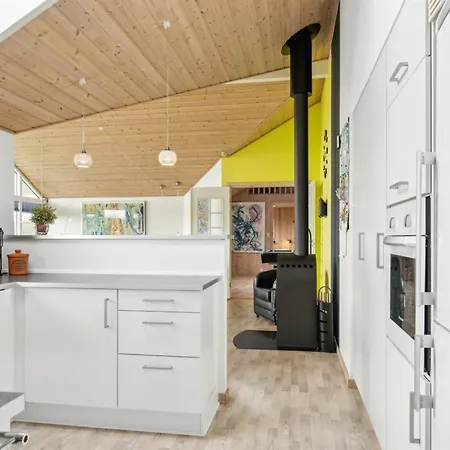 Holiday Karoline - 400m From The Sea By Interhome Rønde
