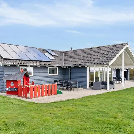 Holiday Karoline - 400m From The Sea By Interhome Rønde
